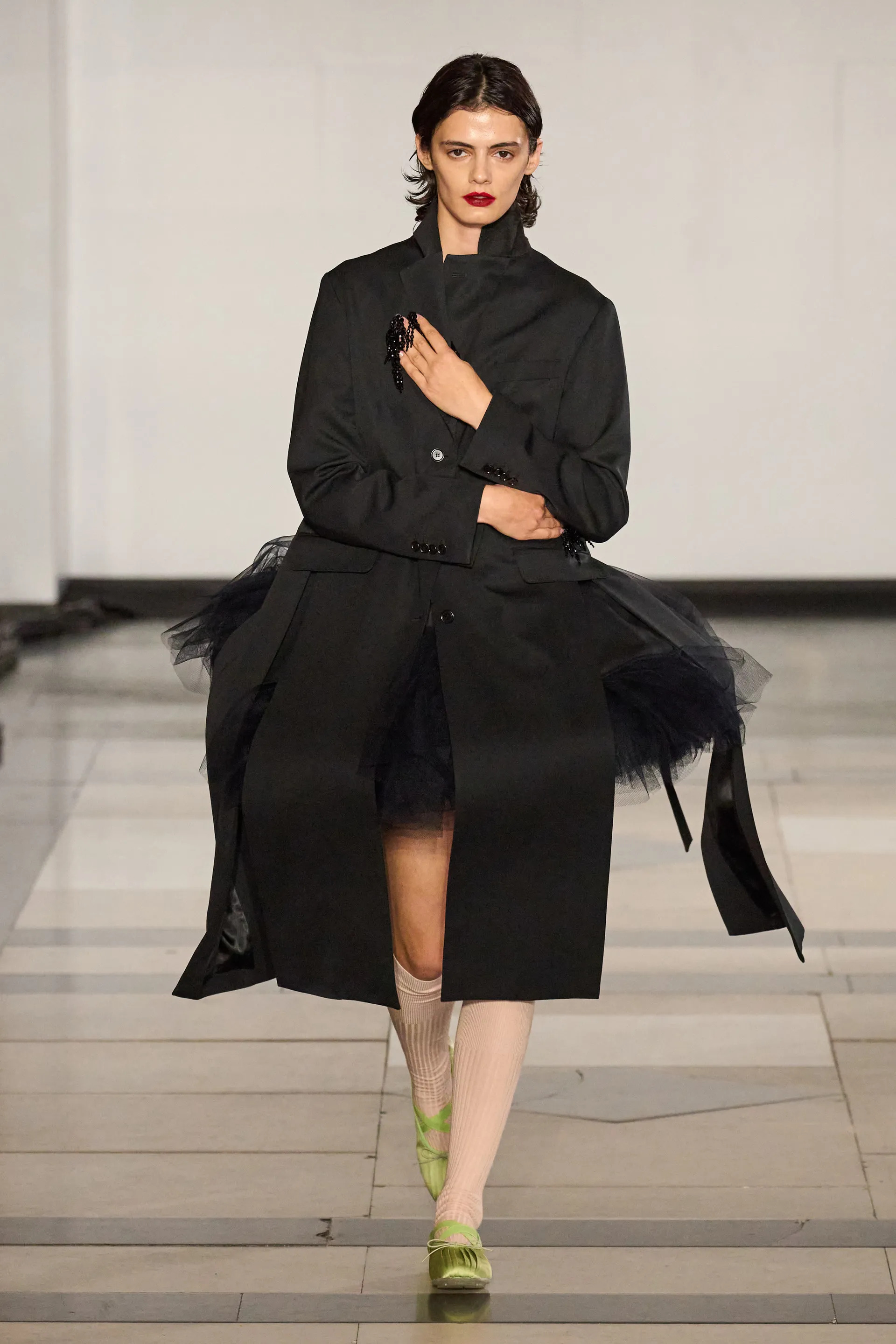 00004-simone-rocha-spring-2025-ready-to-wear-credit-gorunway.jpg