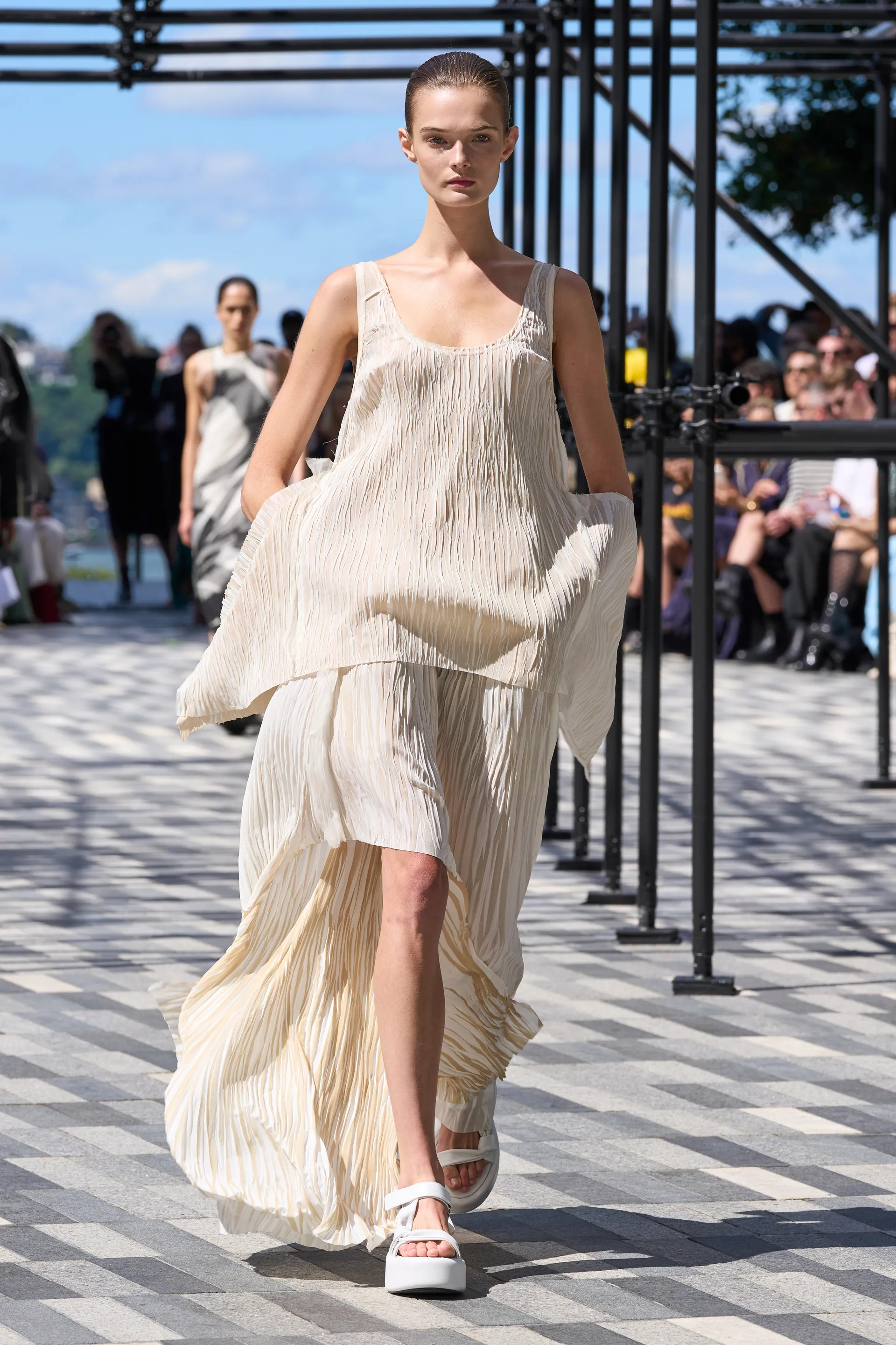 00005-jason-wu-spring-2025-ready-to-wear-credit-gorunway.jpg