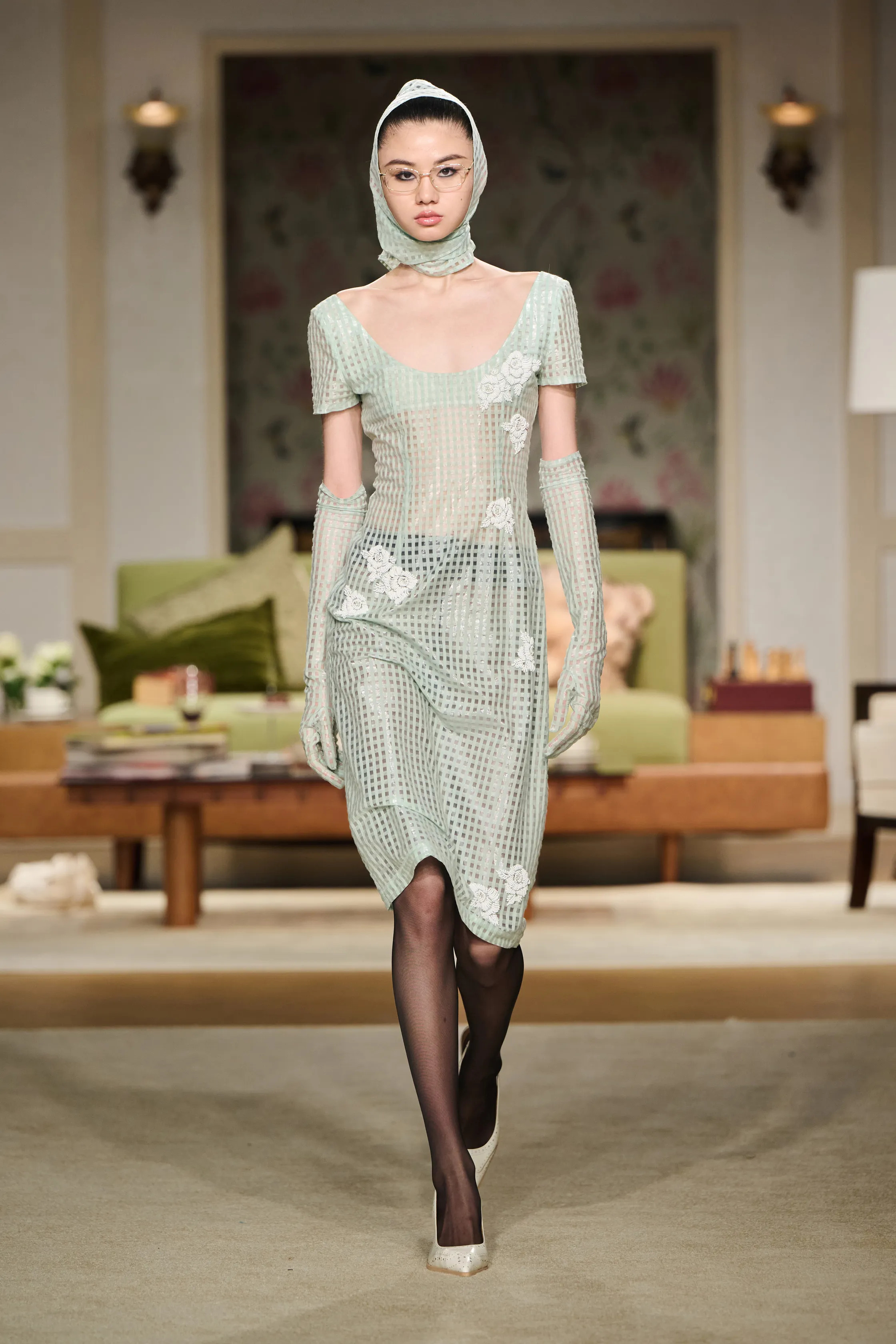 00006-mark-gong-spring-2025-ready-to-wear-shanghai-credit-brand.jpg