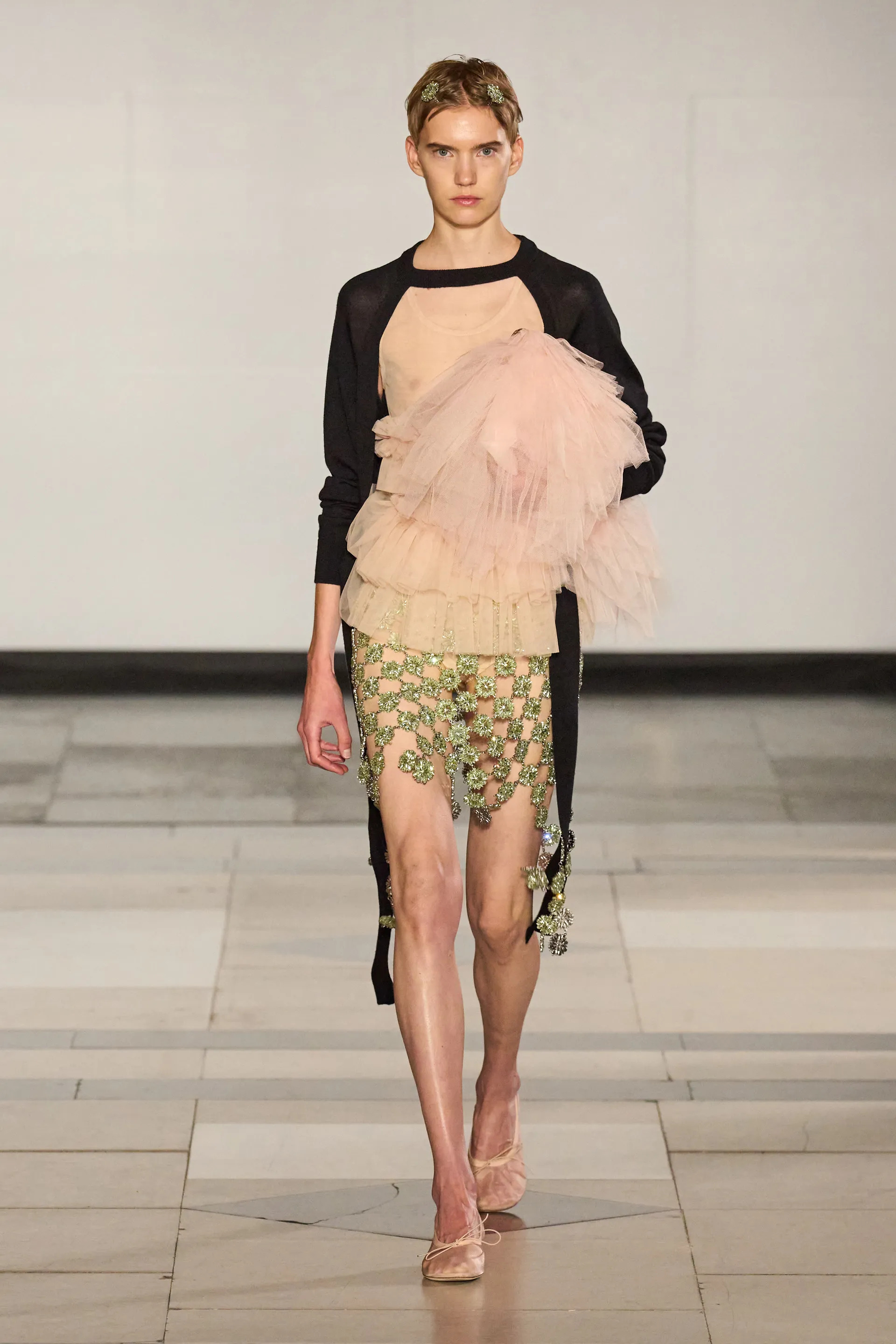 00006-simone-rocha-spring-2025-ready-to-wear-credit-gorunway.jpg