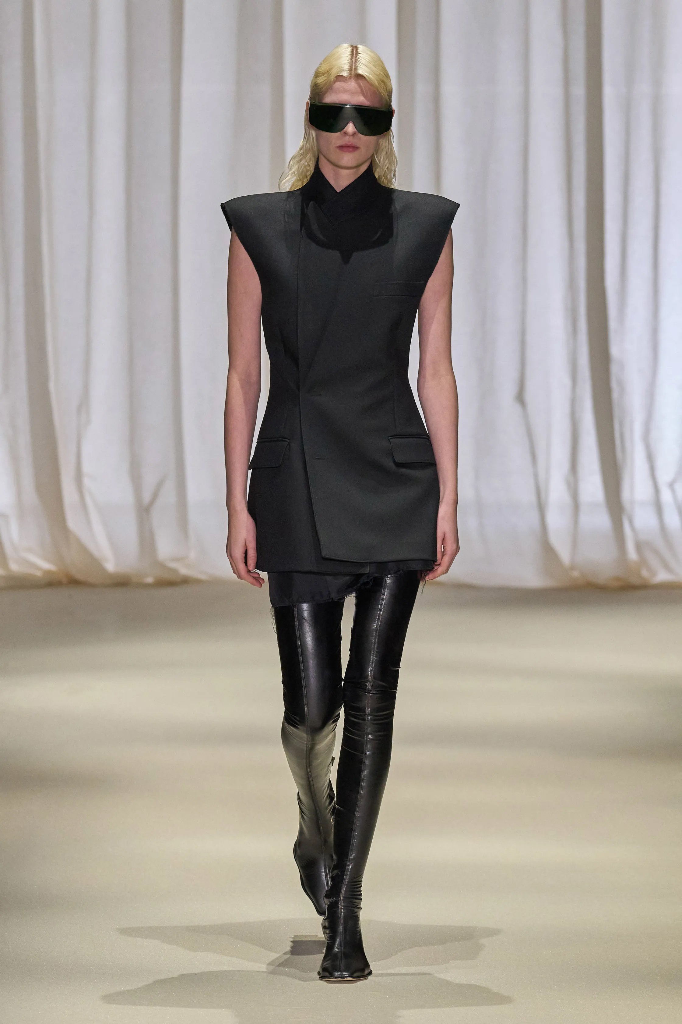 00009-mm6-maison-margiela-fall-2024-ready-to-wear-credit-gorunway copy.jpg