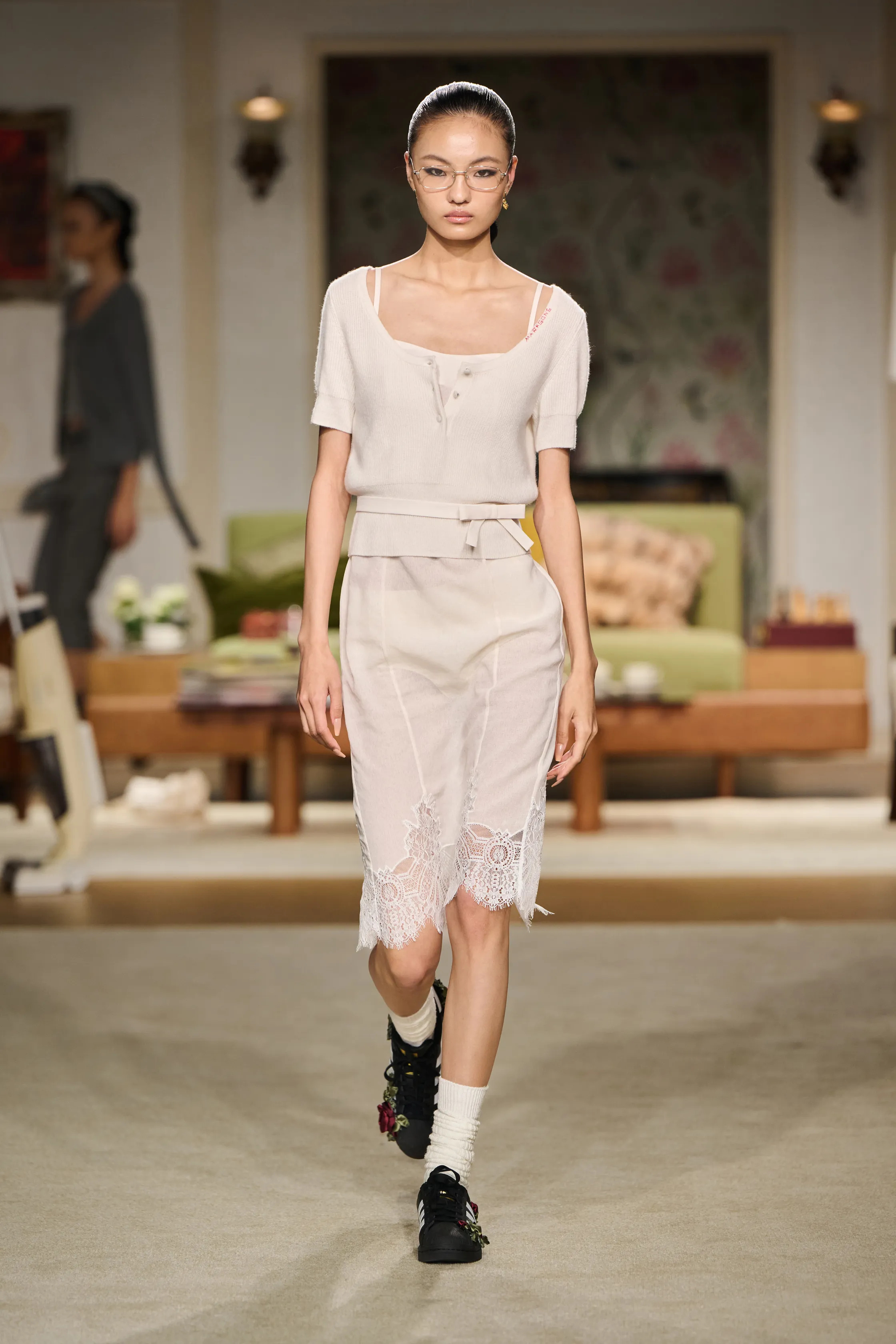 00011-mark-gong-spring-2025-ready-to-wear-shanghai-credit-brand.jpg