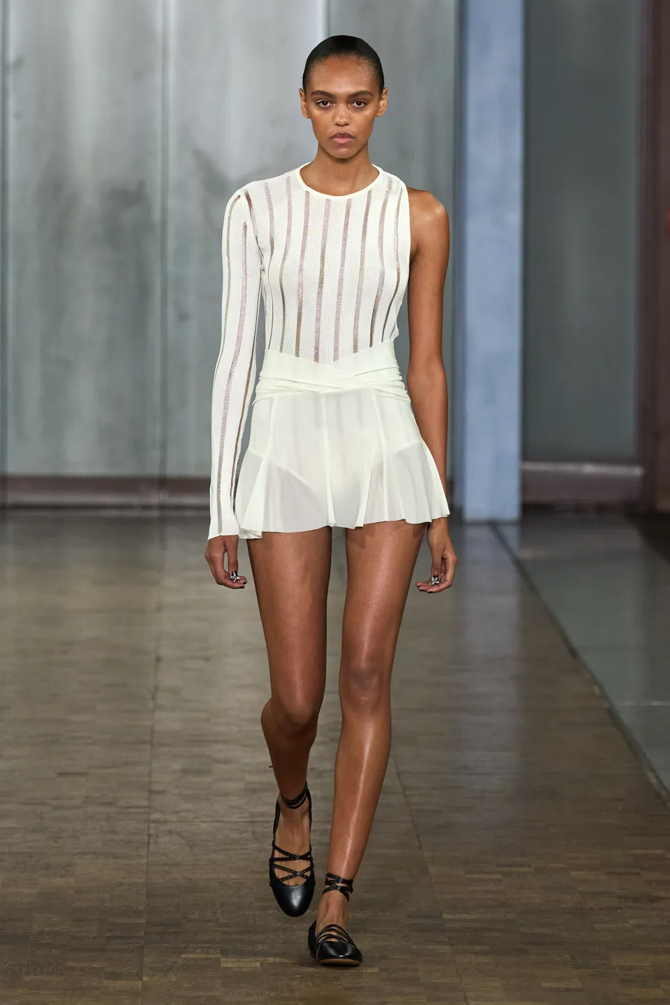 00013-nensi-dojaka-spring-2025-ready-to-wear-credit-gorunway copy.jpg