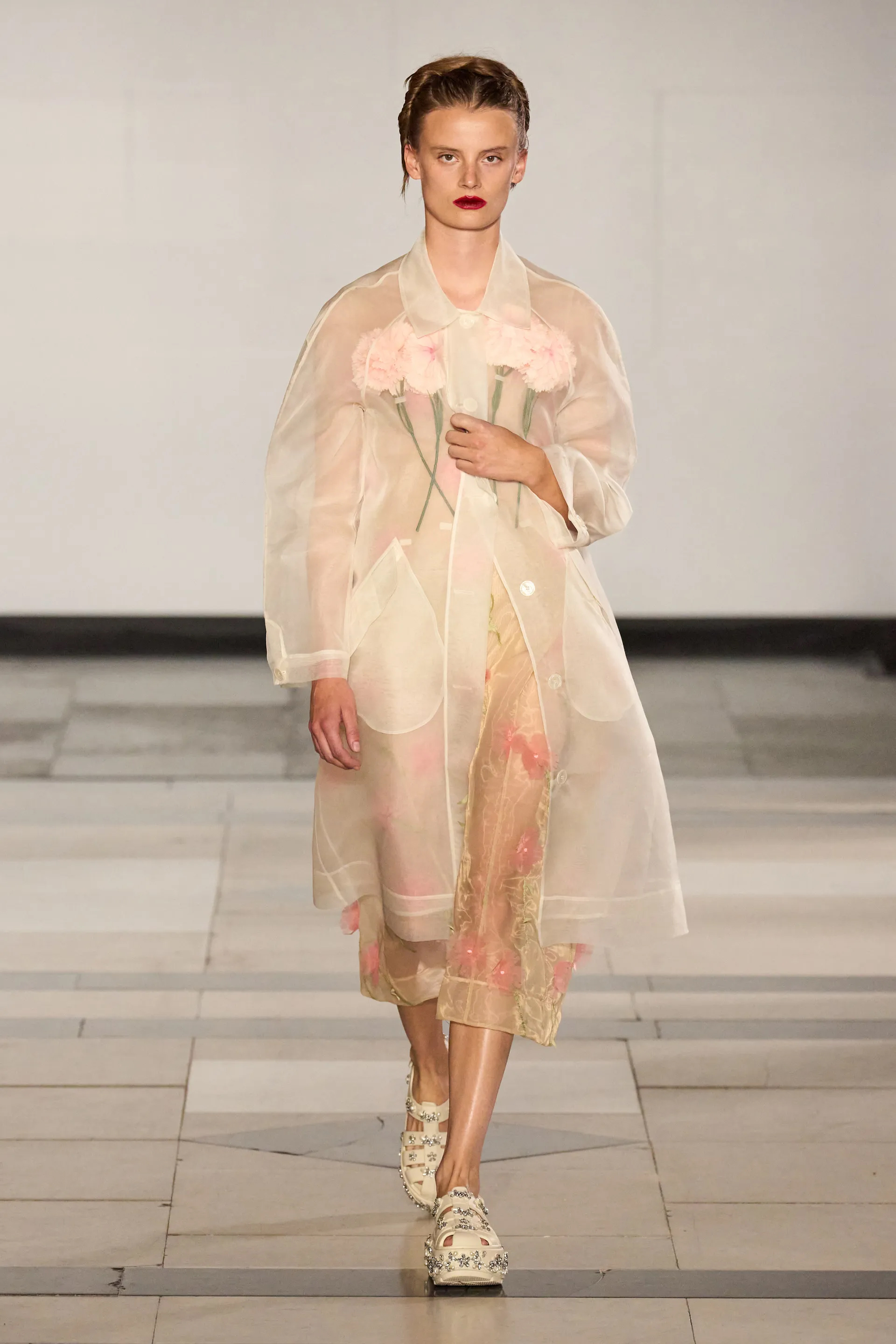 00018-simone-rocha-spring-2025-ready-to-wear-credit-gorunway copy.jpg