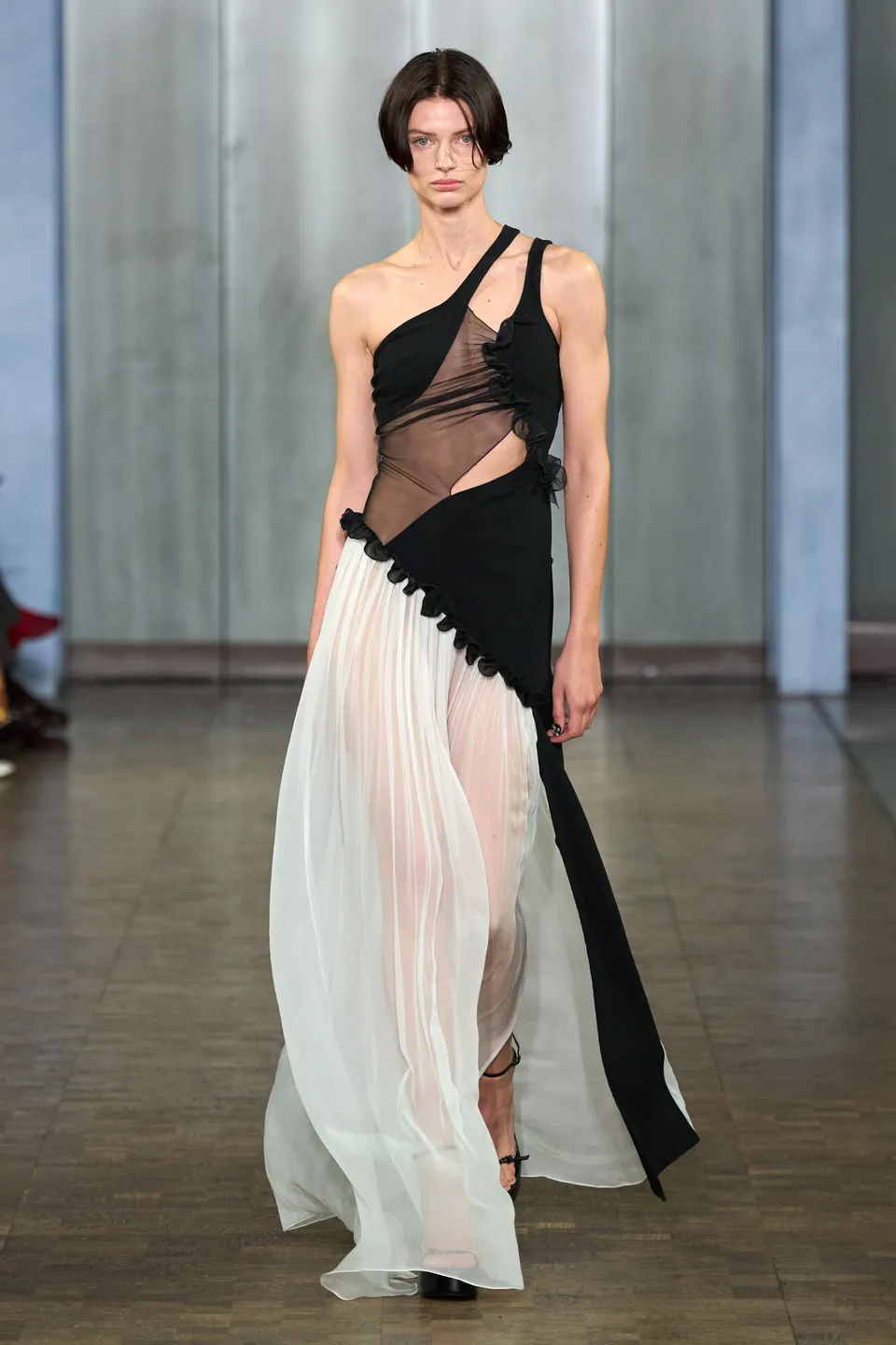 00036-nensi-dojaka-spring-2025-ready-to-wear-credit-gorunway copy.jpg