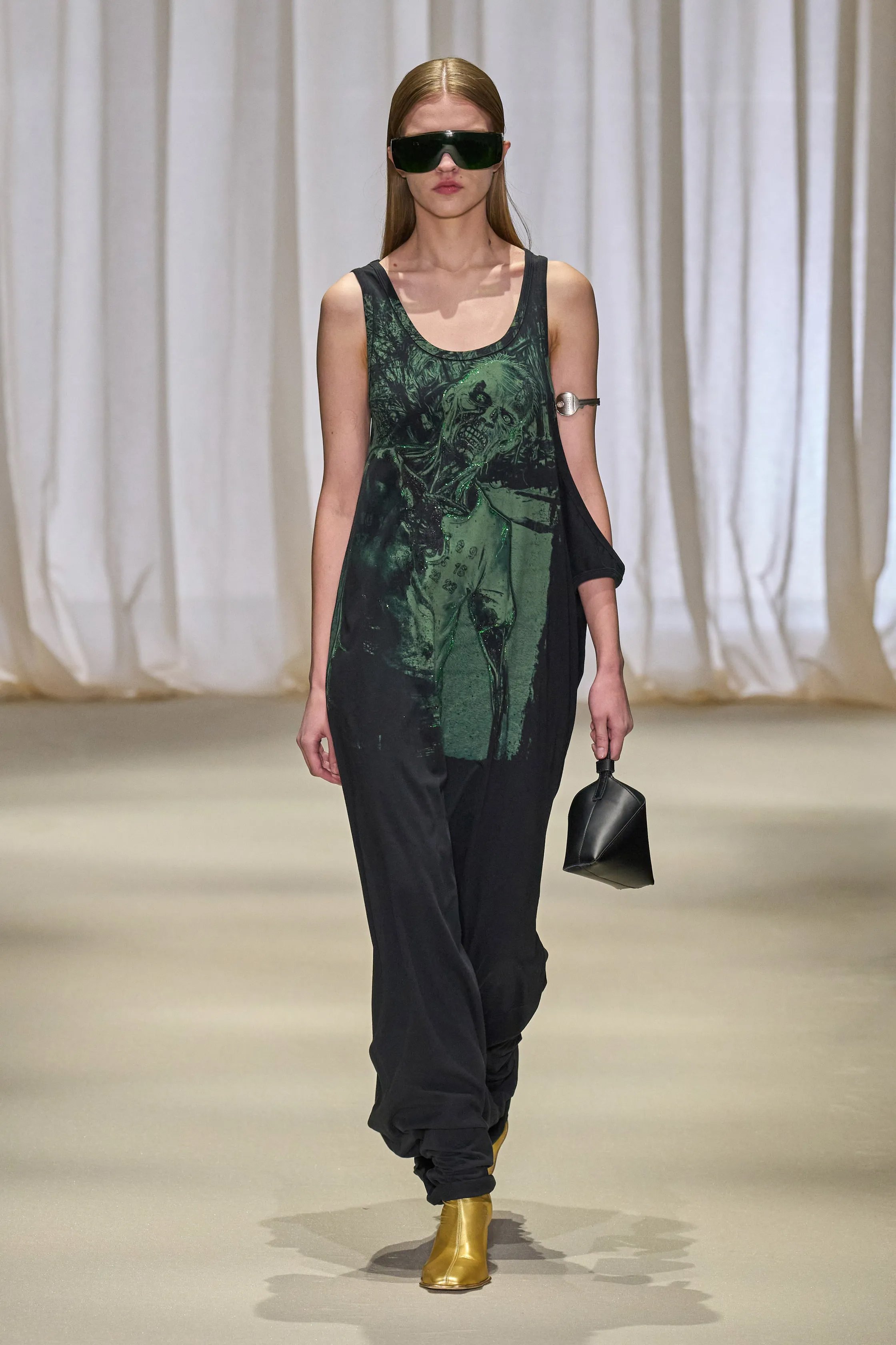 00039-mm6-maison-margiela-fall-2024-ready-to-wear-credit-gorunway copy.jpg