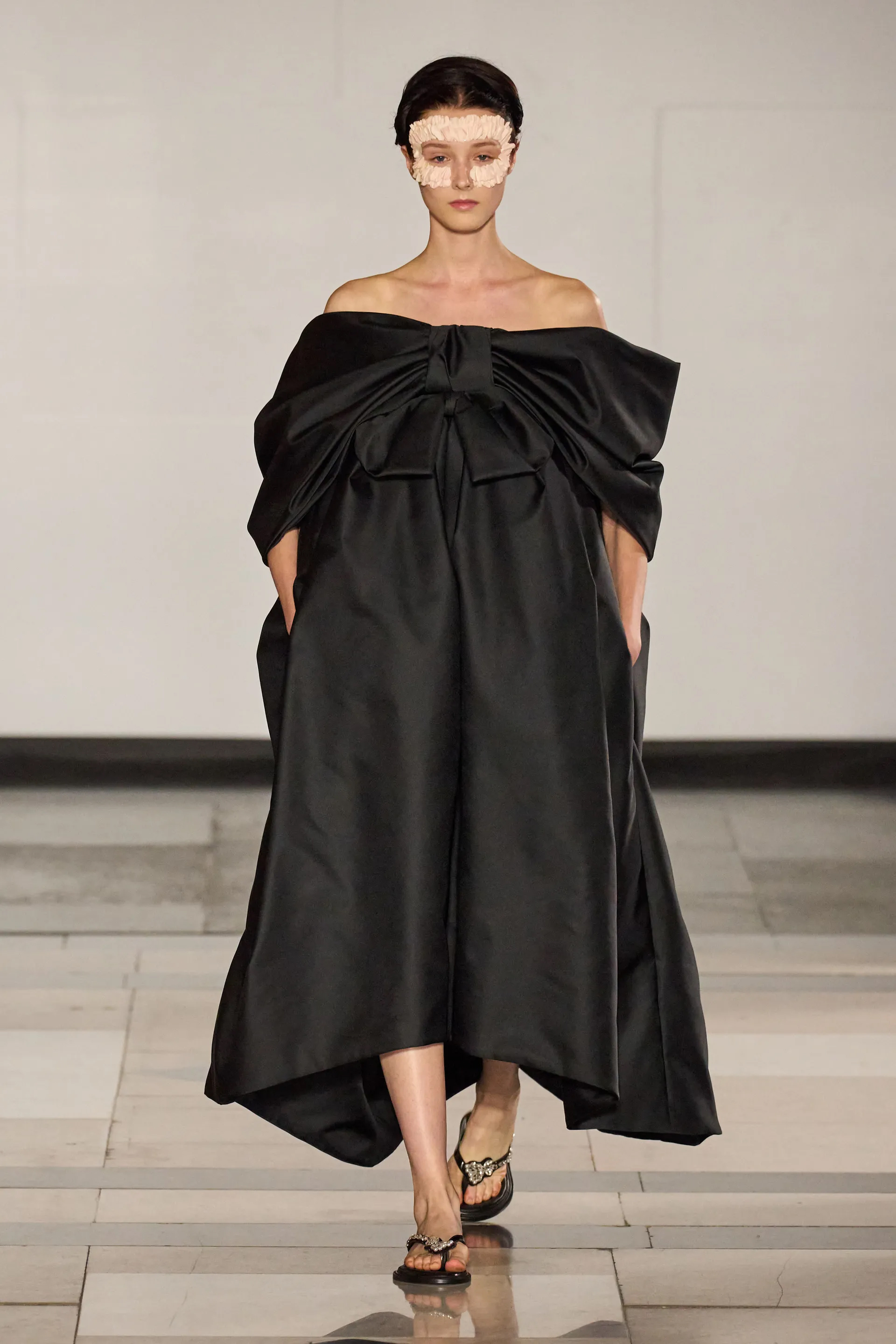 00049-simone-rocha-spring-2025-ready-to-wear-credit-gorunway copy.jpg