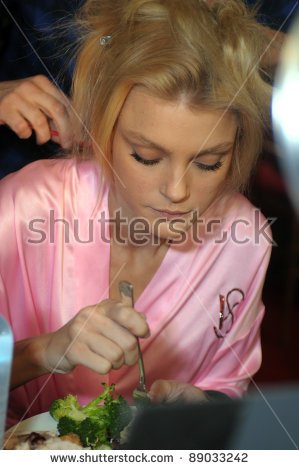 ew-york-november-victoria-s-secret-model-jessica-stam-eating-salad-backstage-during-the-89033242.jpg