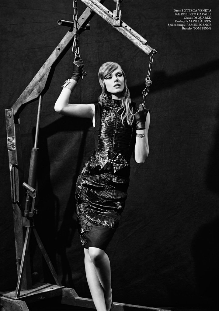 frida-gustavsson-for-glass-magazine-autumn-2013-7.jpg