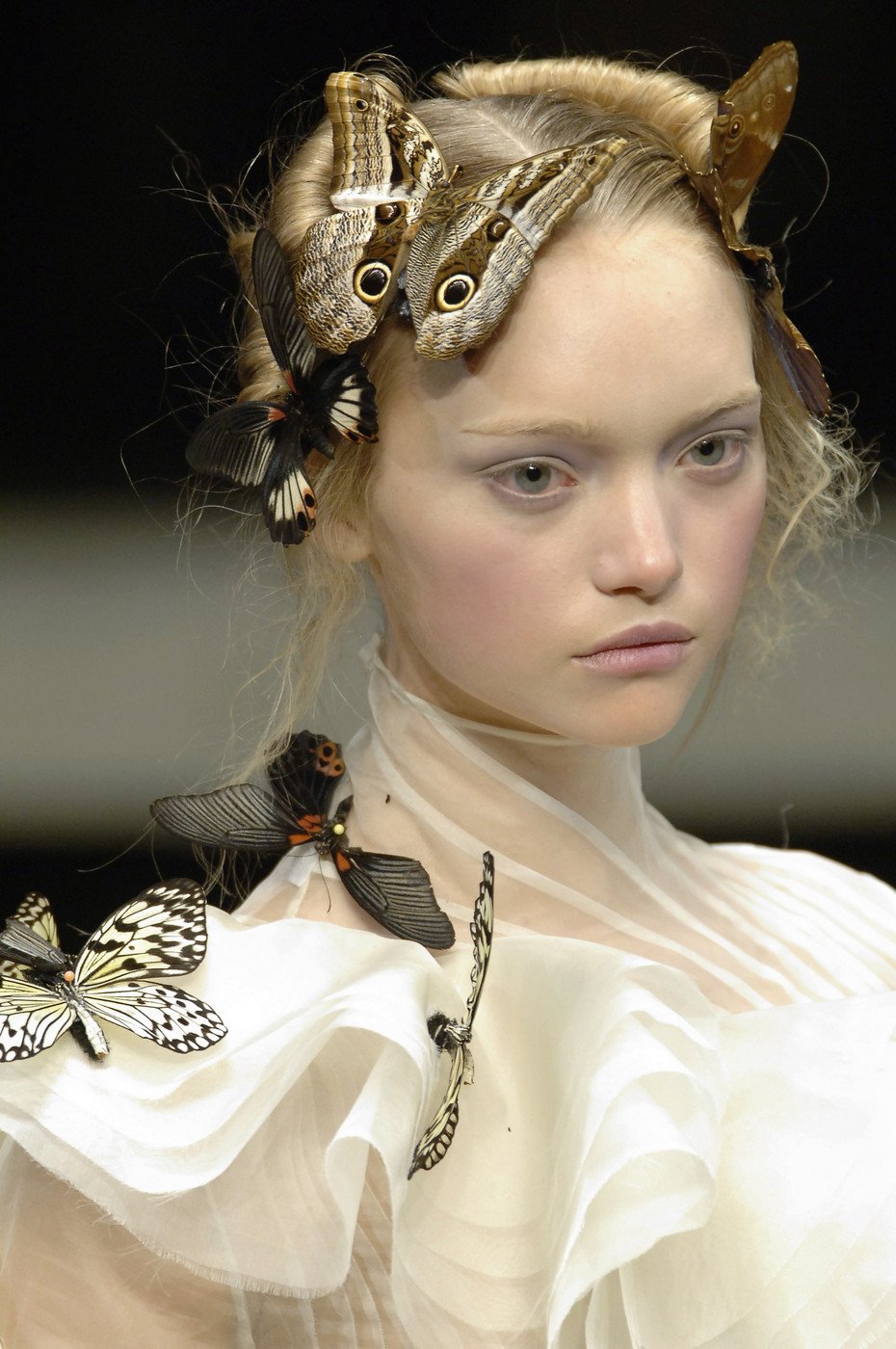 Gemma-Ward-Alexander-McQueen-Paris-Fall-2006.jpg