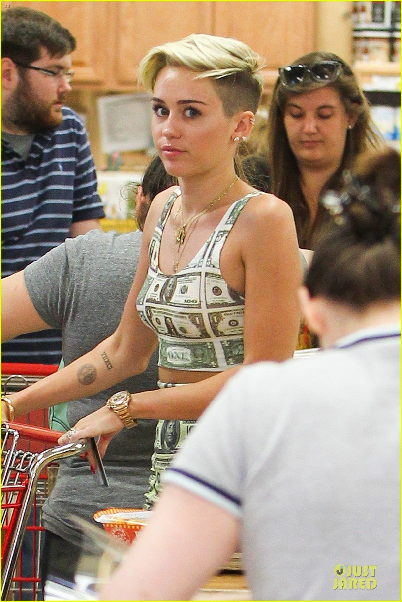 miley-cyrus-bares-midriff-with-money-dress-02.jpg