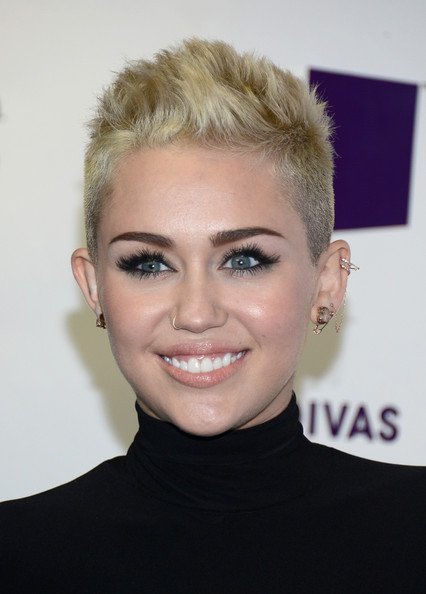 Miley+Cyrus+VH1+Divas+2012+Arrivals+besAfGAN1gUl.jpg