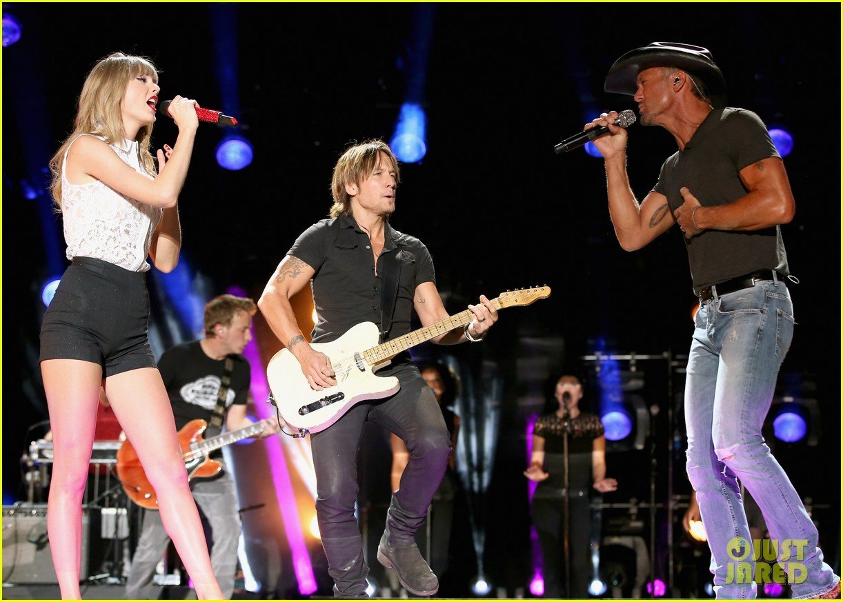 taylor-swift-keith-urban-tim-mcgraw-cma-music-festival-05.jpg