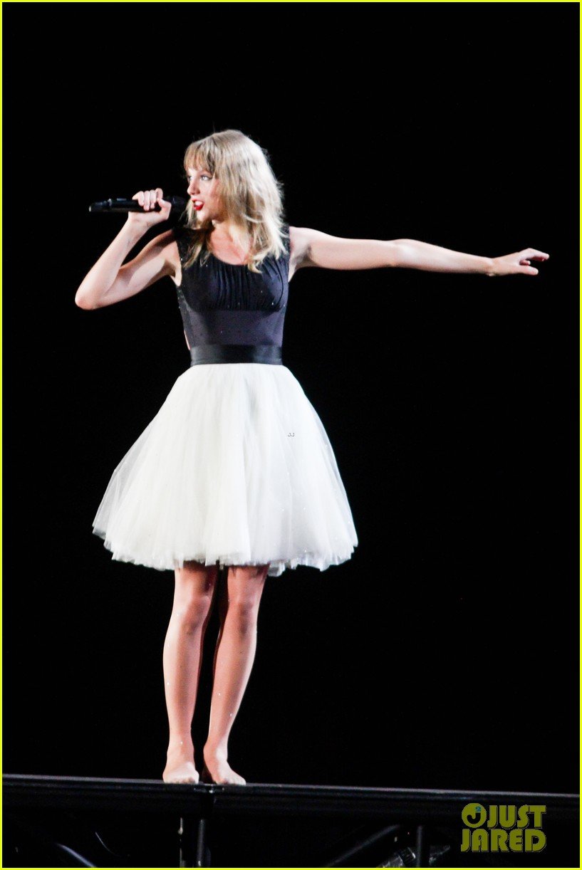 taylor-swift-new-jersey-concert-photos-video-15.jpg