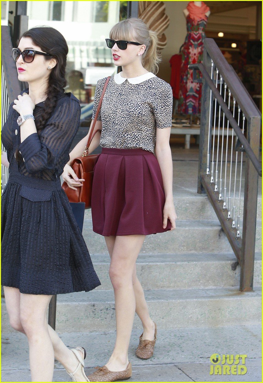 taylor-swift-shops-in-beverly-hills-before-billboard-awards-03.jpg