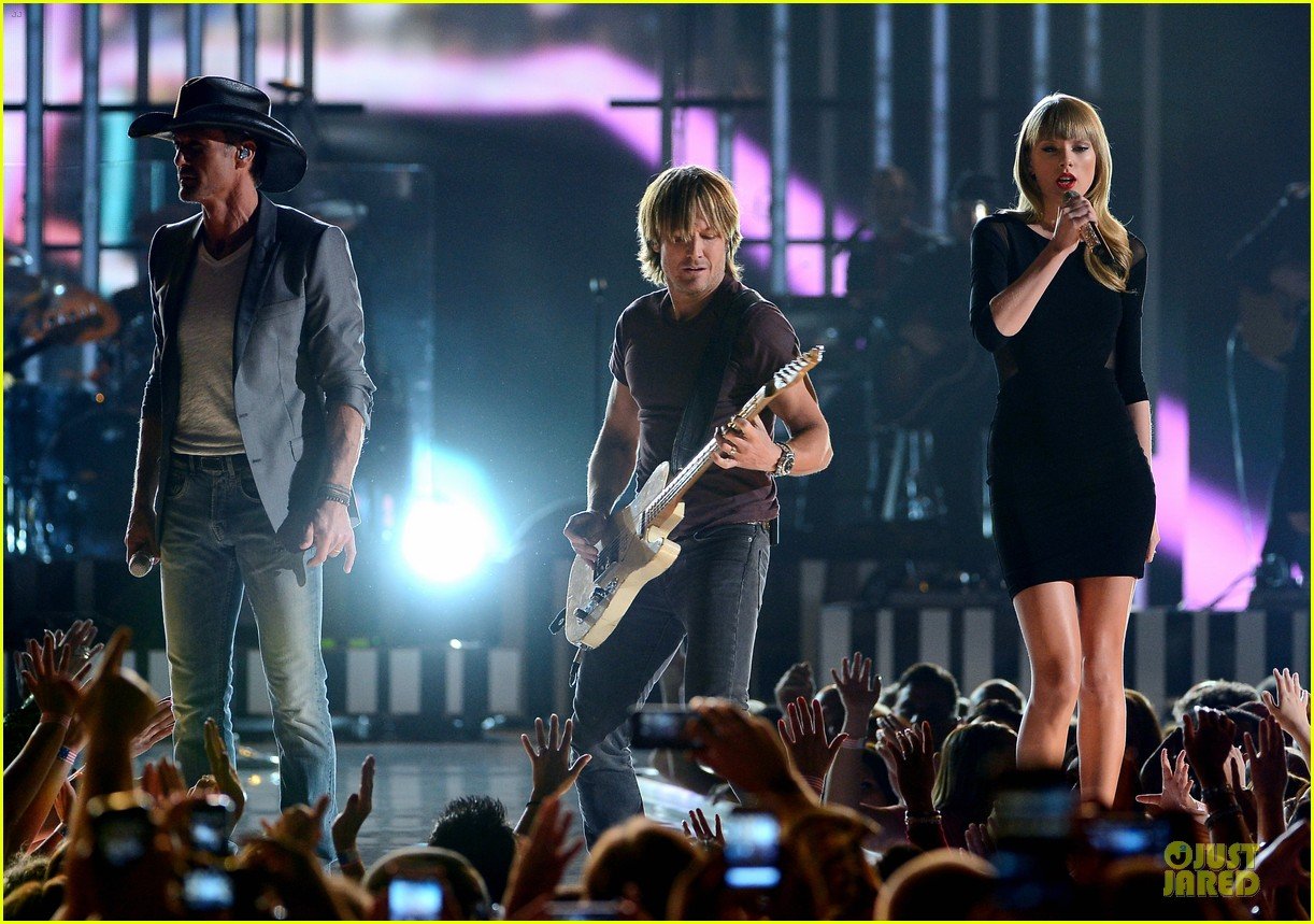 taylor-swift-tim-mcgraw-superstar-summer-night-performer-05.jpg