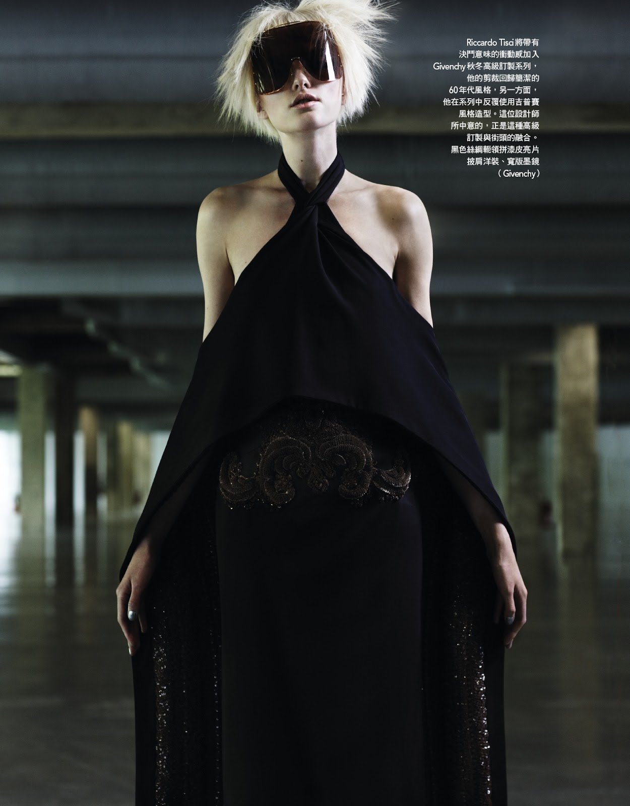 Vlada+Roslyakova+by+Naomi+Yang+%28Couture+Art+-+Vogue+Taiwan+October+2012%29+3.jpg